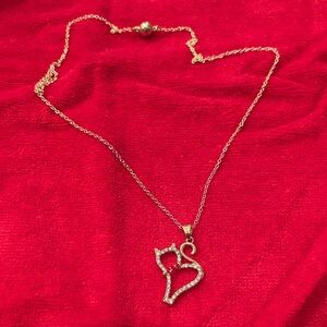 💚 NEW LOWER PRICE 💚~ 
Elegant Gold Heart Pendant Necklace